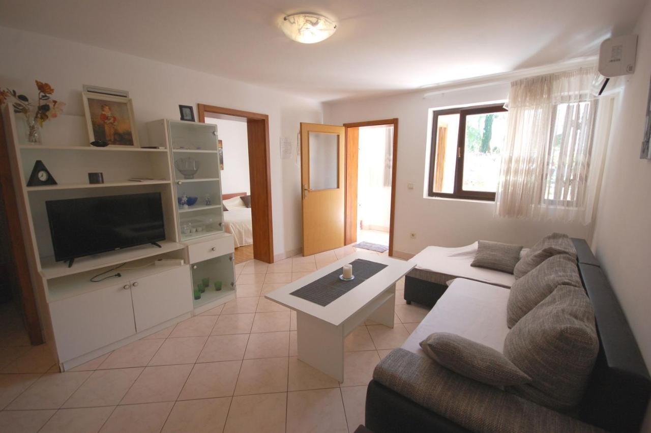 Apartments Daidzic By El-Pi Tours Njivice Eksteriør billede