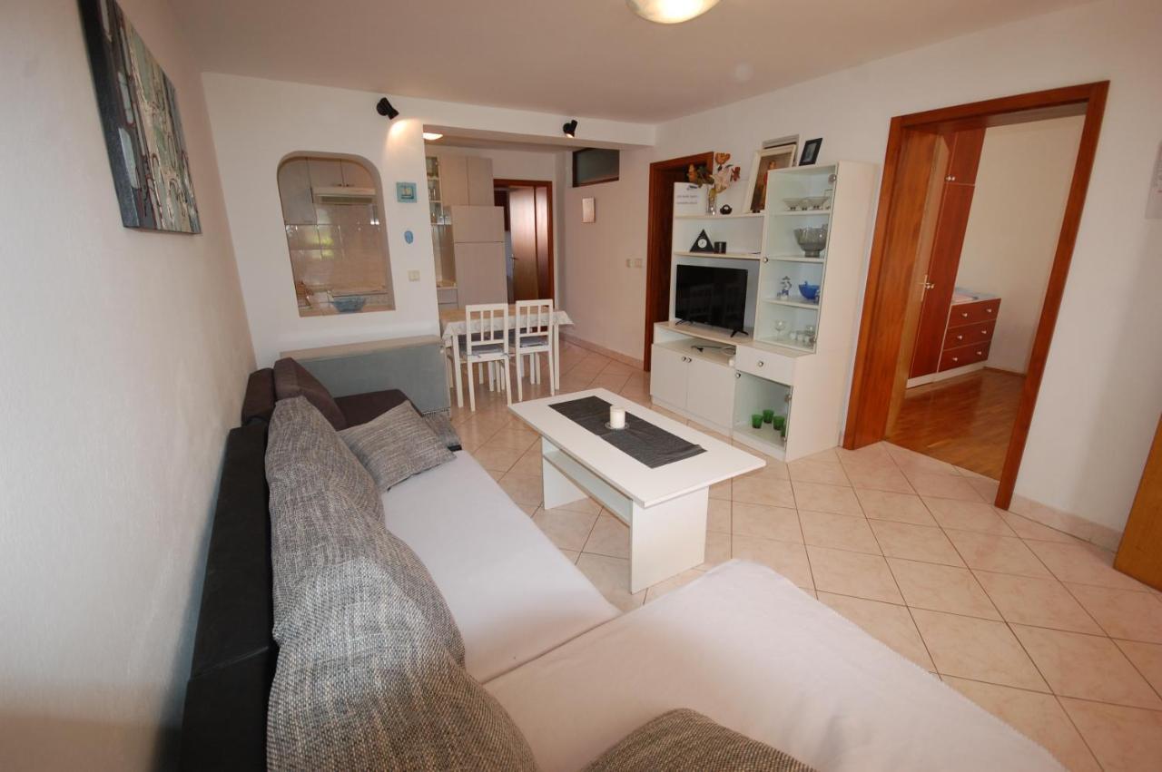 Apartments Daidzic By El-Pi Tours Njivice Eksteriør billede